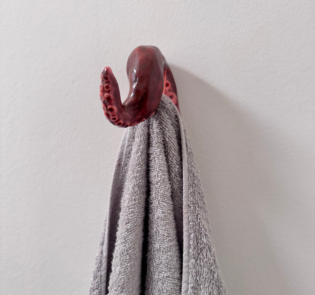 Tentacle towel holder