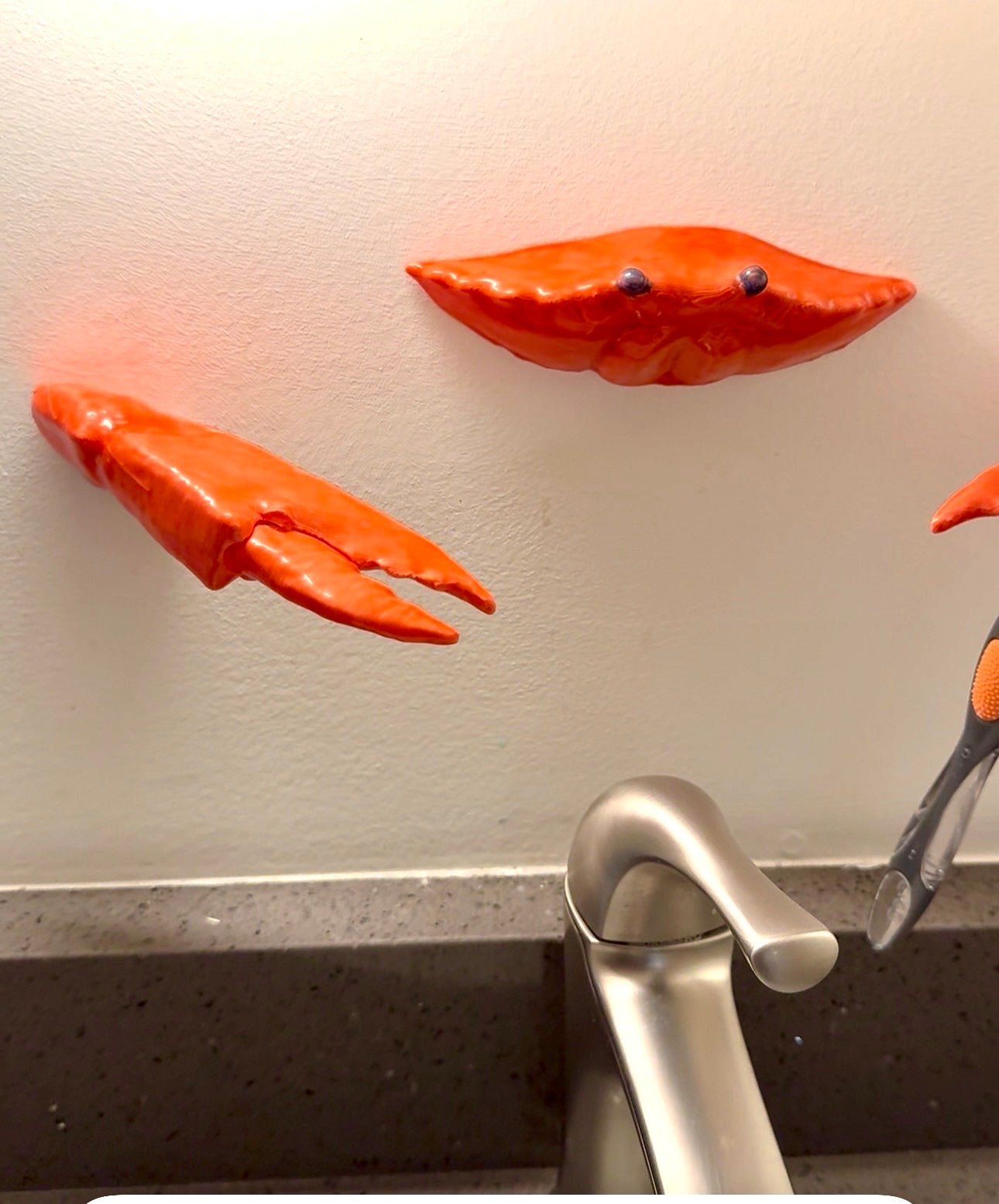 Crab toothbrush holder