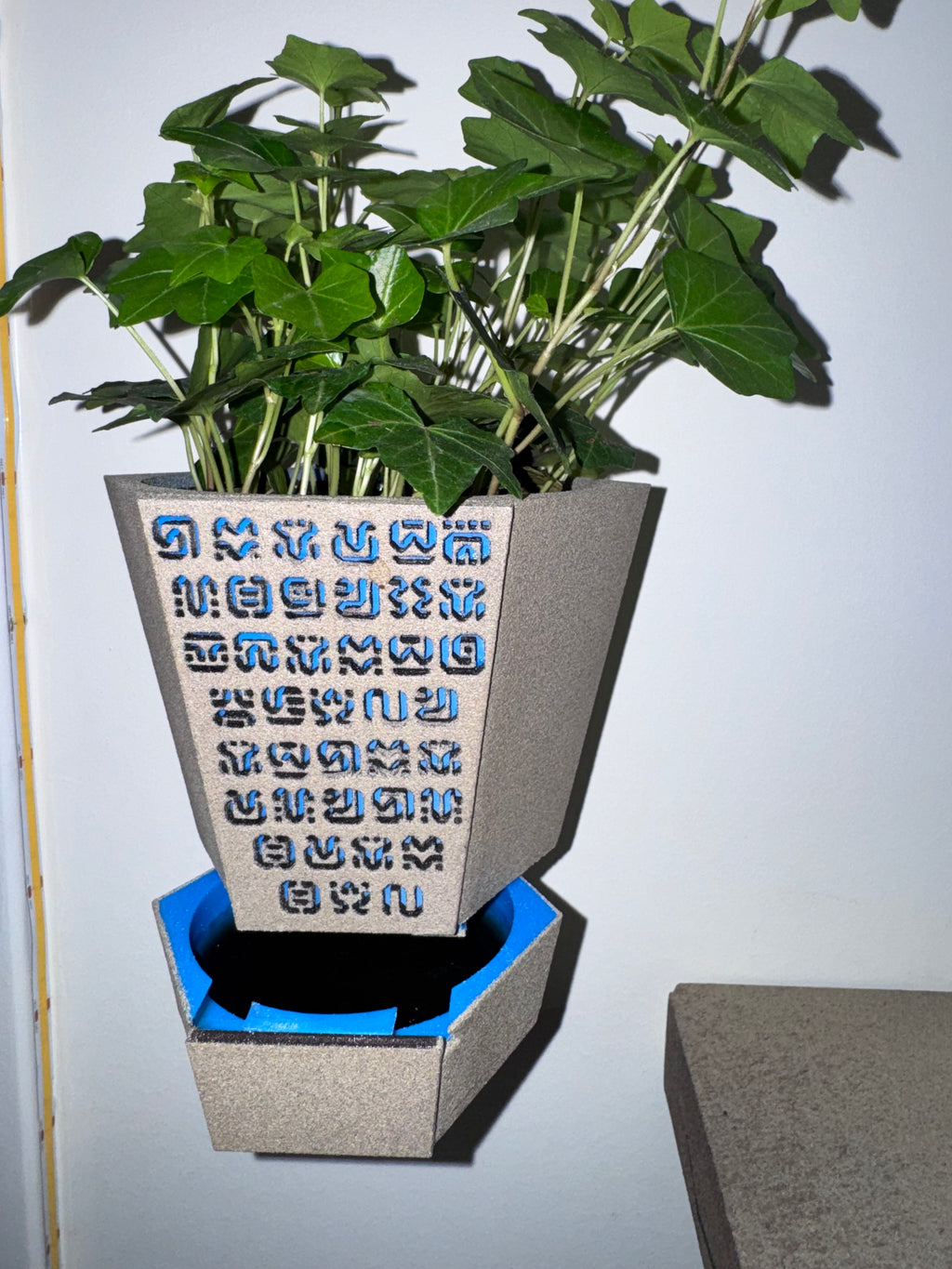 Wall planter