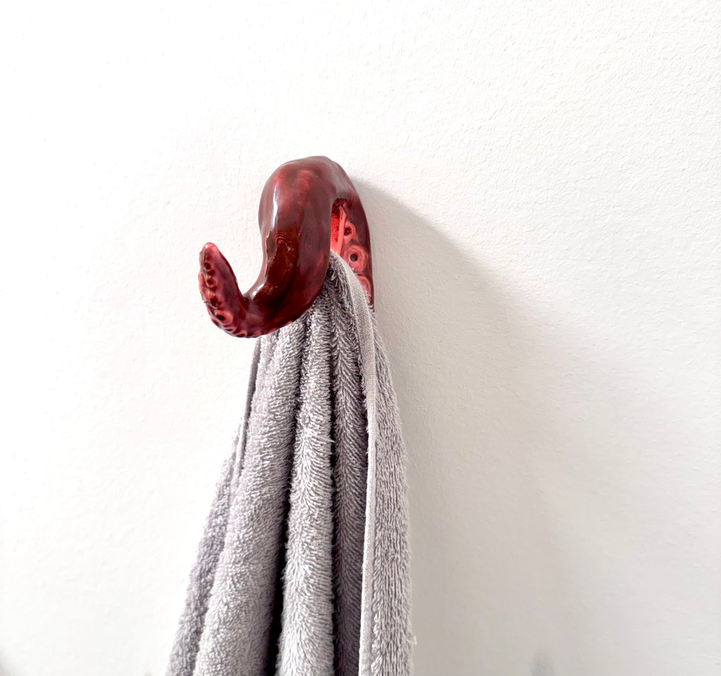 Tentacle towel holder