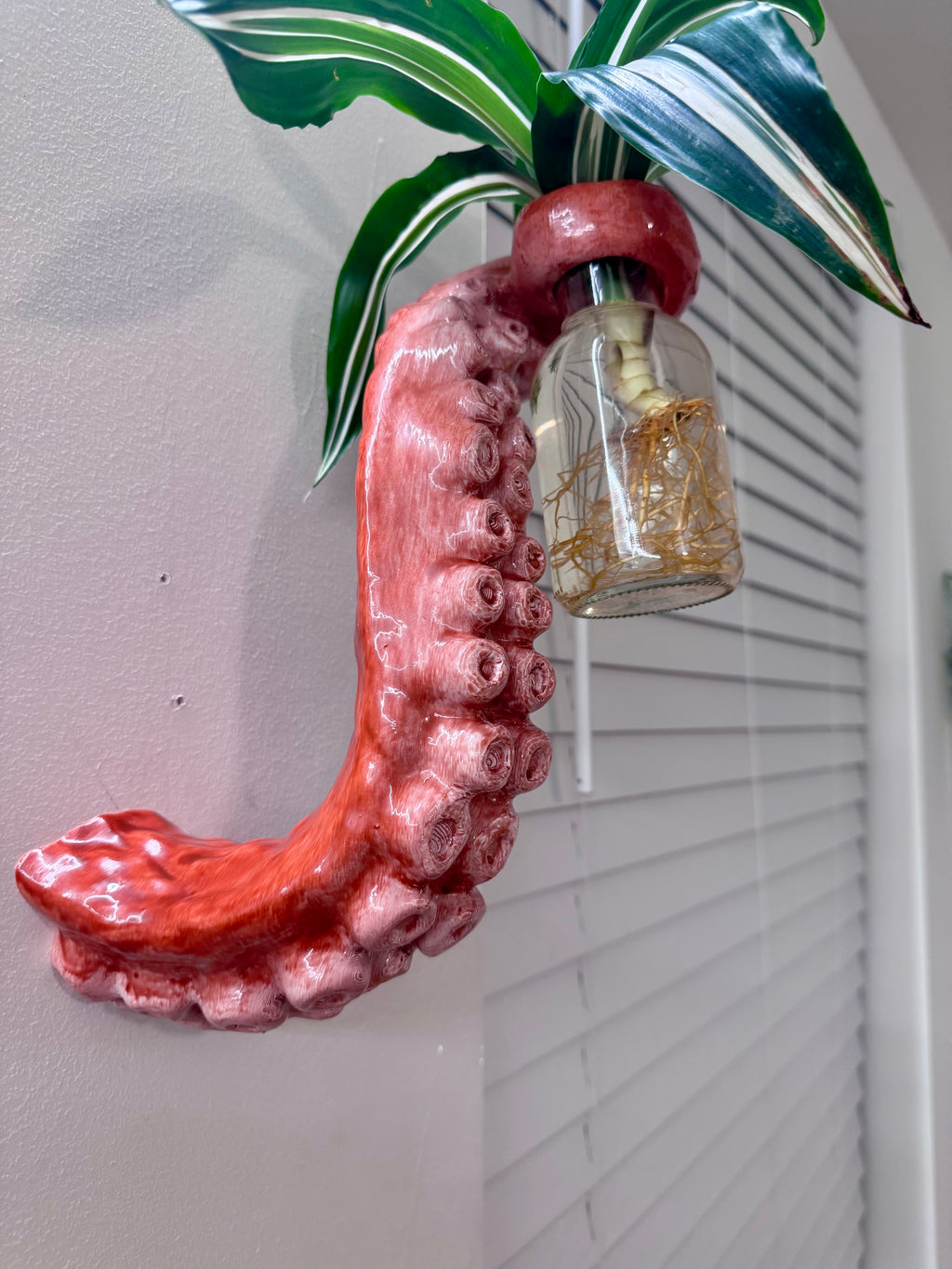 Wall planter octopus tentacle 
